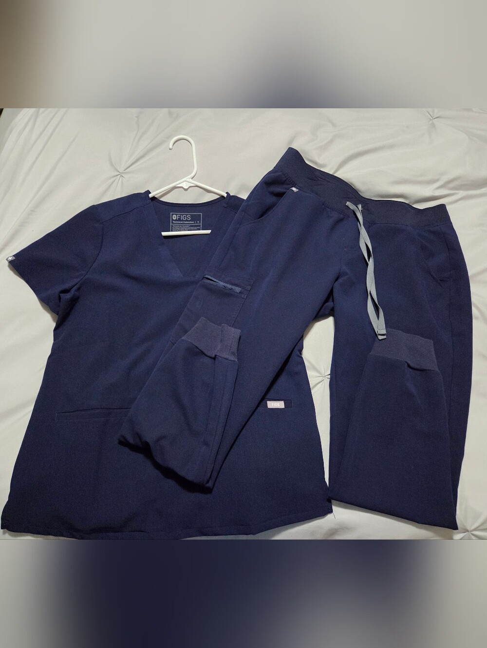FIGS Women's Navy Scrub Top & Jogger Pants Set